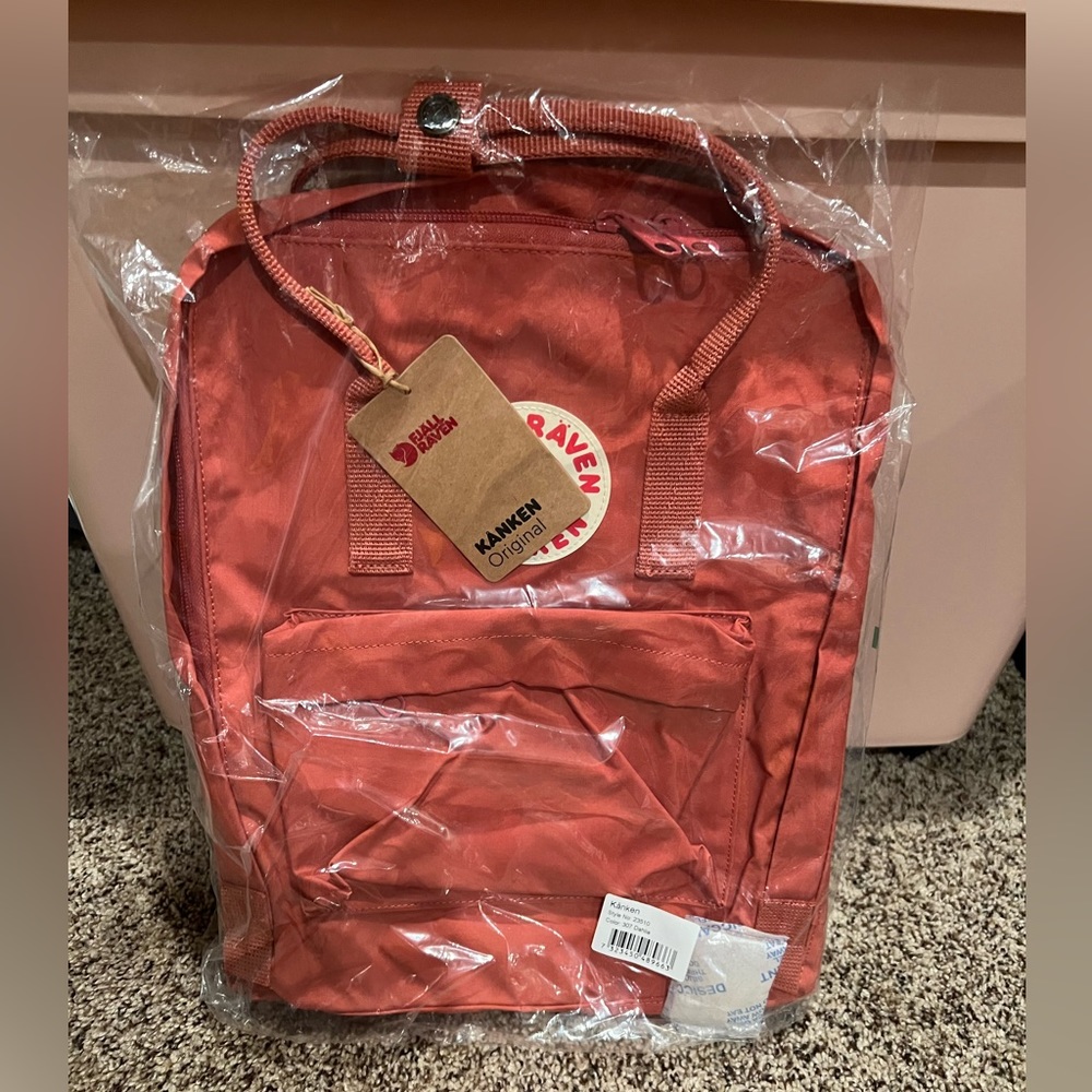 Fjallraven Kanken back pack 16L NWT Dahlia color